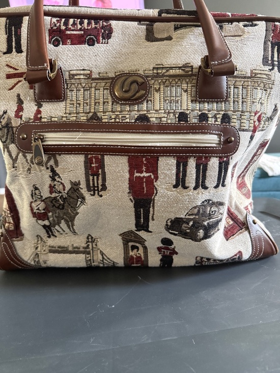 Cassini Handbags - Travel Tote Bag in Beige and Brown with Classic London Motif